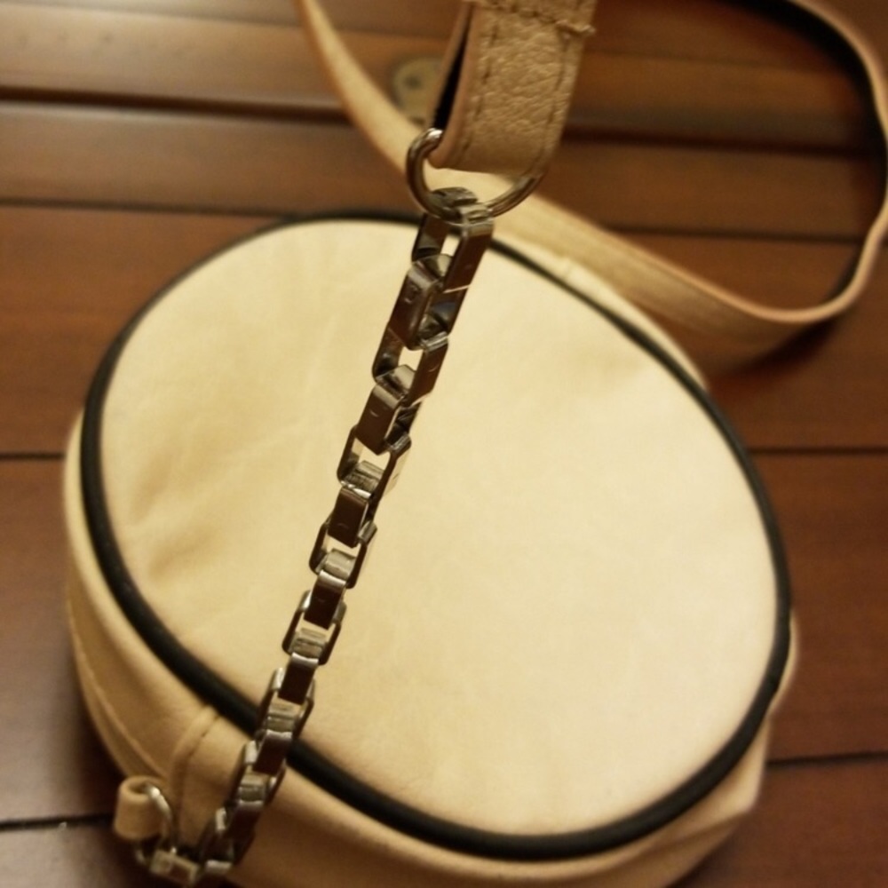 Jessica Simpson Purse - Picture 4 of 8